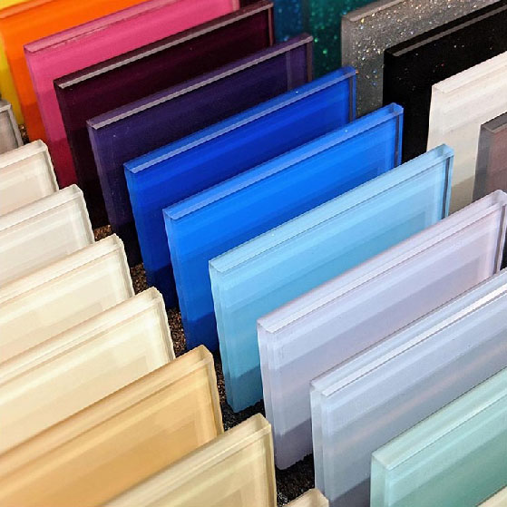 Cr&eacute;dence en verre laqu&eacute;